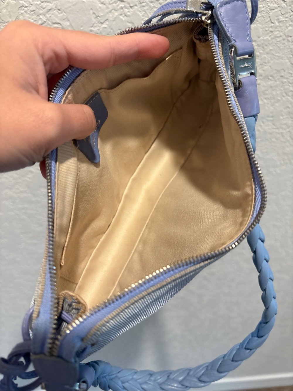 Salvatore Ferragamo Braided
Strap Blue Shoulder Bag - Picture 13 of 16